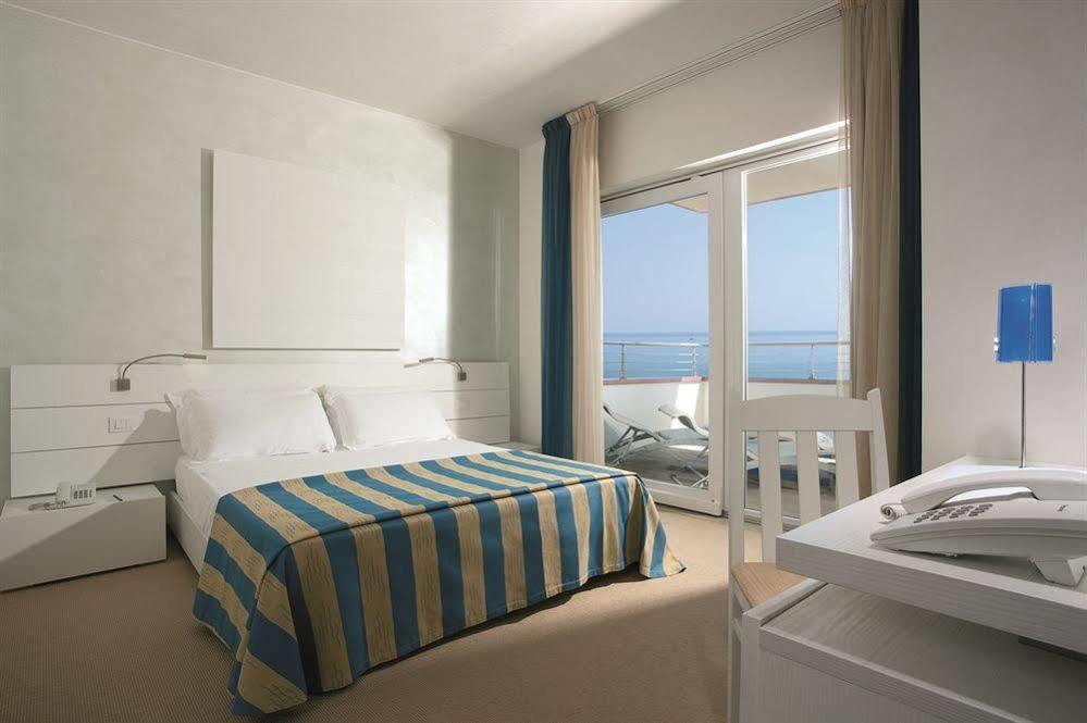 Adriatic Palace Hotel Лідо-ді-Єзоло Екстер'єр фото
